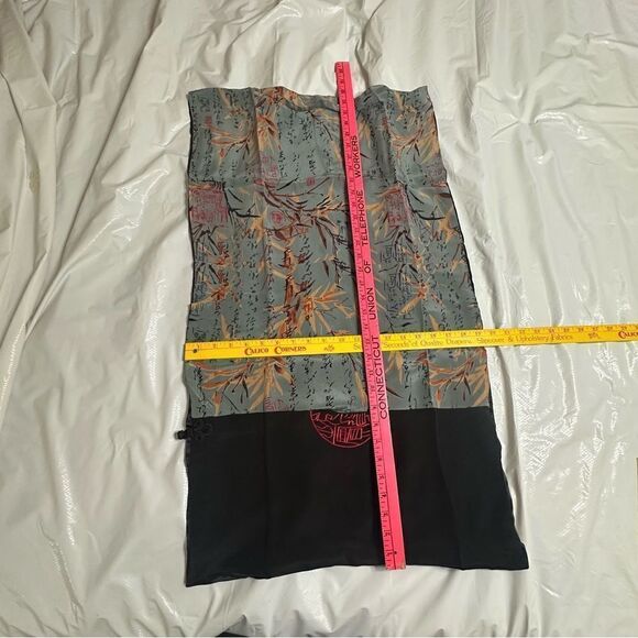 Asian Style grey and black bamboo leaf pattern silk wrap with pockets. OSFM - Picture 11 of 11